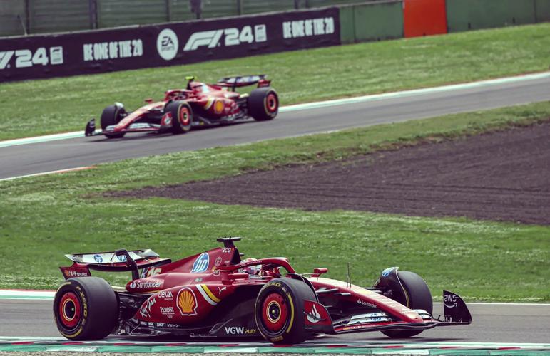 威廉姆斯翻盘法拉利，皮亚斯特里惊艳四座