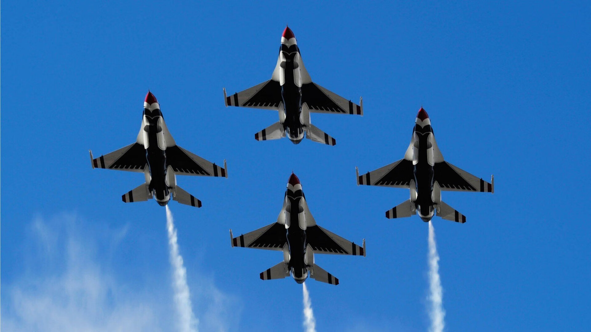 金杯与银球，当德意志战车碾过温布利，东方巨龙正擦亮他的勋章