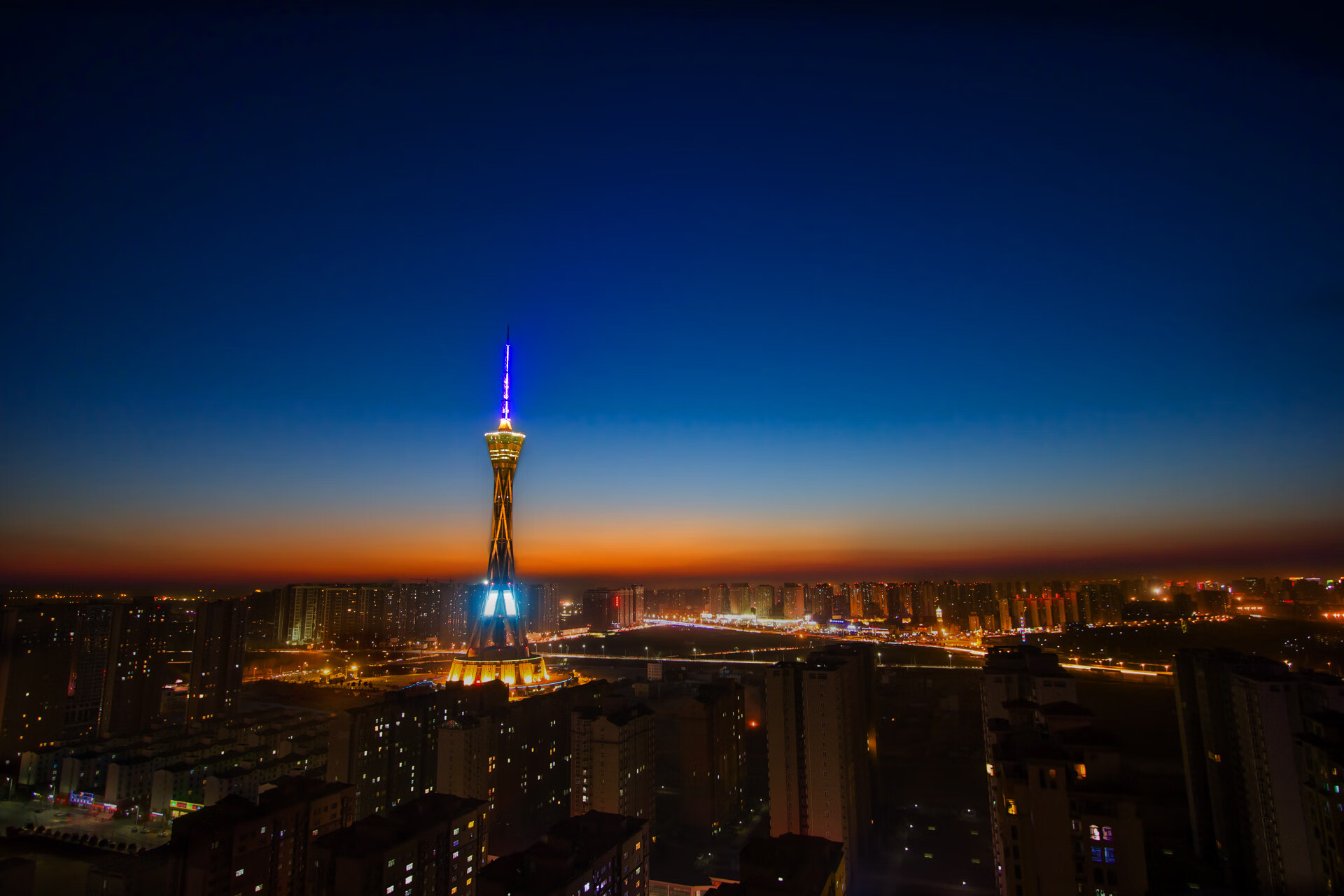 孤星照暗夜,当浓眉在鏖战废墟上刻下神迹